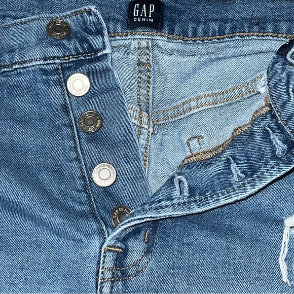 GAP Denim Women’s Distressed Blue Jean Shorts Size 31 - Picture 2 of 4